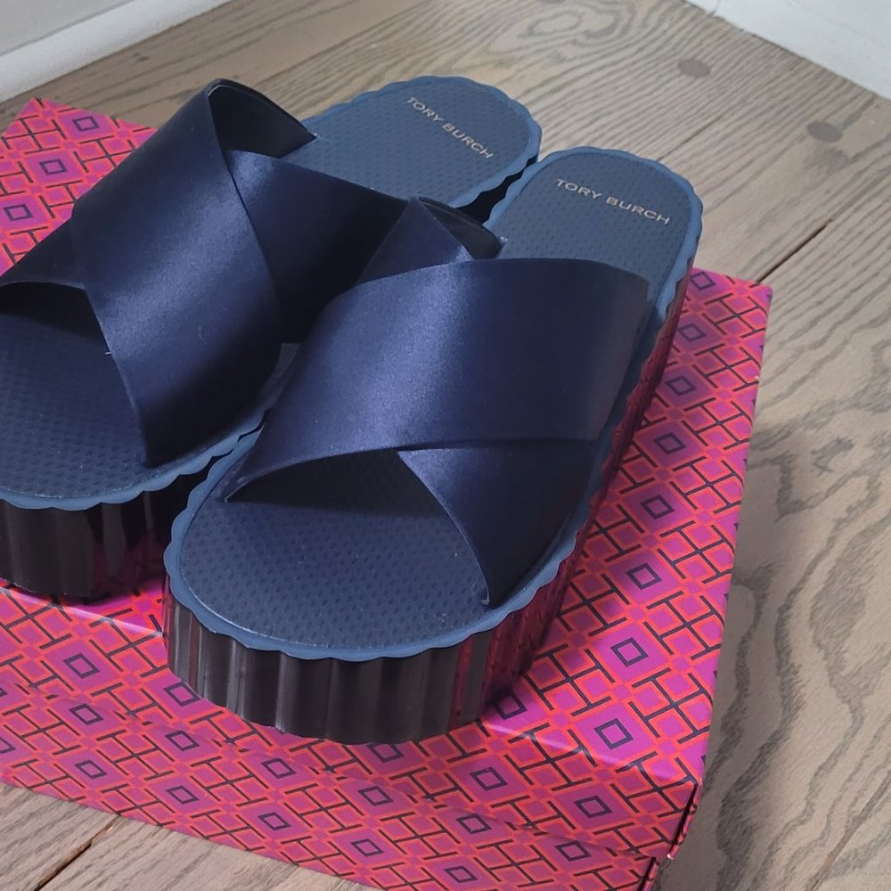 NIB! Tory Burch Scallop Wedge Flip Flop Satin size 10 Perfect Navy NWT